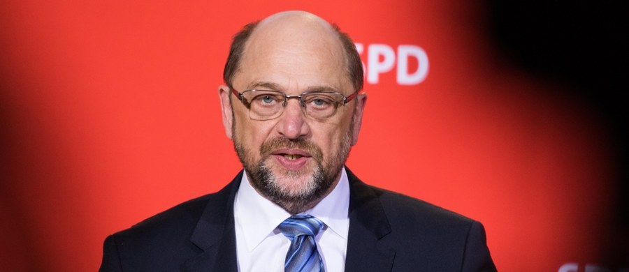 Przewodniczący Socjaldemokratycznej Partii Niemiec (SPD) Martin Schulz w opublikowanym w piątek pisemnym oświadczeniu potwierdził doniesienia mediów o tym, że nie obejmie stanowiska szefa MSZ w nowym koalicyjnym rządzie Angeli Merkel. Przywódca socjaldemokratów wyjaśnił, że jego zdaniem spór w SPD wokół jego osoby może negatywnie wpłynąć na wynik wewnątrzpartyjnego referendum, które ma ostatecznie zatwierdzić lub odrzucić umowę koalicyjną, wynegocjowaną z blokiem partii chadeckich CDU/CSU. 