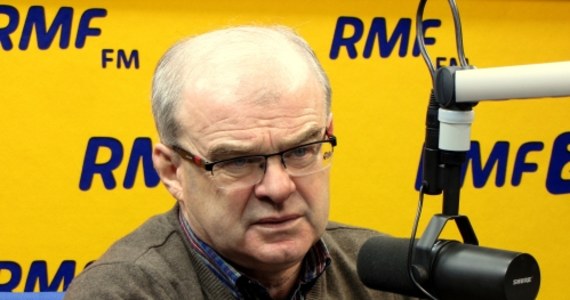 "Polska Grupa Zbrojeniowa jest w stanie zapaści technologicznej. Przez 2 lata nie zrobiło się (tam) nic" - powiedział w RMF FM gość Krzysztofa Ziemca gen. Waldemar Skrzypczak. Jak dodał, jego zdaniem w polskiej armii cały czas jest realizowany program sprzed 10 lat. "Wojskowi powinni teraz usiąść i w kontekście tego, co się dzieje technologicznie na świecie, zredefiniować swoje wymagania na polską armię, na polskie uposażenie" - podkreślił gość RMF FM. Tłumacząc, dlaczego stan polskiej armii jest "kiepski" mówił o nadal funkcjonujących systemach poradzieckich: "Nie mamy skutecznego uzbrojenia, systemów rażenia, systemu walki, które powodowałyby to, że nasza armia jest zdolna oprzeć się na przykład agresji Rosji".