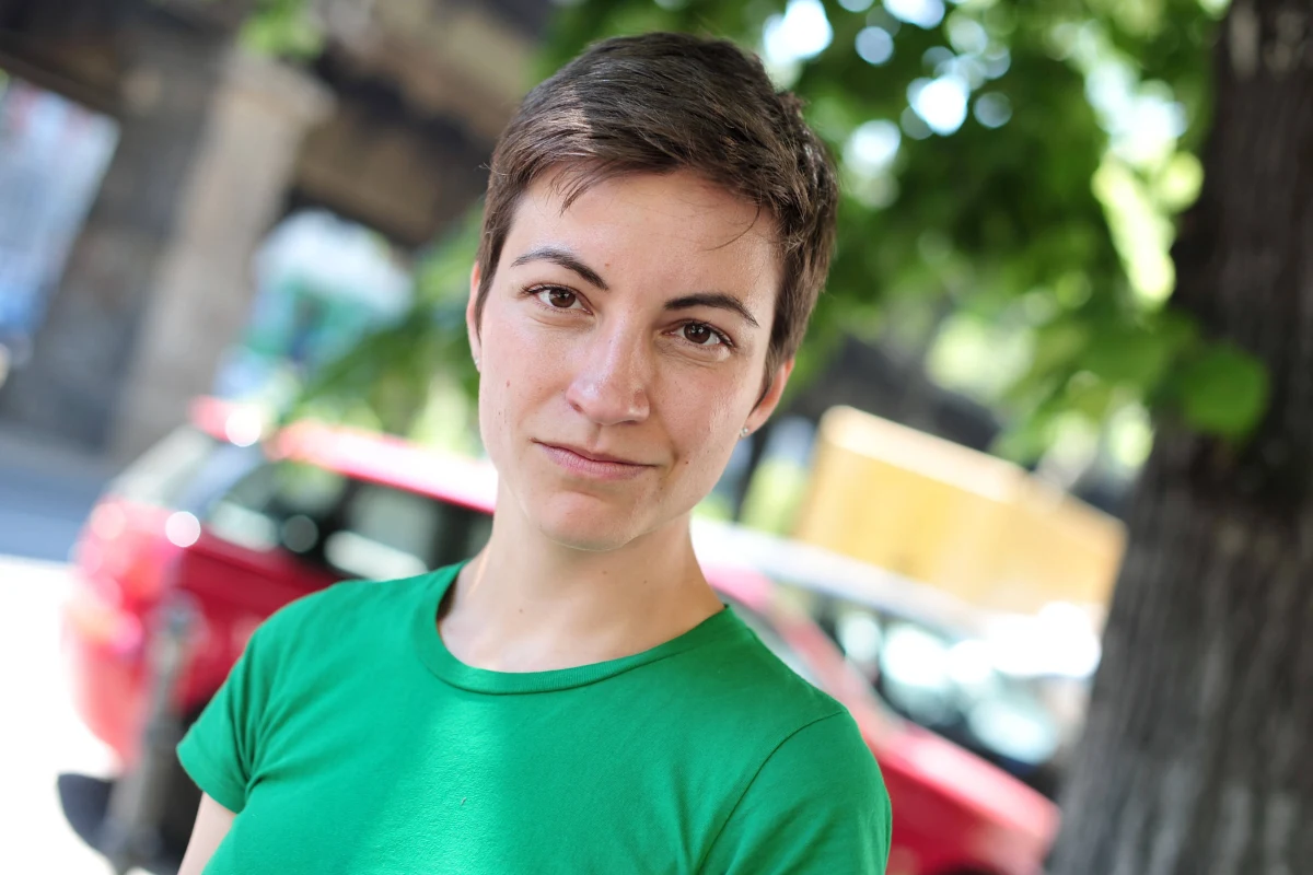 ​Wicepremier Waleri Simeonow, współprzewodniczący nacjonalistycznej koalicji Zjednoczeni Patrioci, wydał oświadczenie, w którym domaga się, by europosłanka Zielonych, Niemka Ska Keller została uznana za persona non grata. Pismo w tej sprawie, adresowane do bułgarskiego rządu i MSZ, Parlamentu Europejskiego, niemieckiego rządu i niemieckich Zielonych, jest utrzymane w wyjątkowo obraźliwym tonie. Podpisało się pod nim jeszcze czterech członków kierownictwa Zjednoczonych Patriotów.