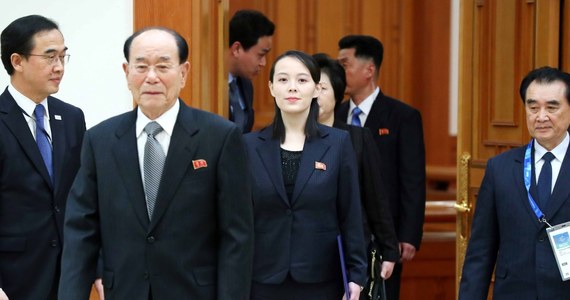 Prezydent Korei Płd. Mun Dze In przyjął w swojej rezydencji, Pałacu Błękitnym, na lunchu delegację wysokich rangą oficjalnych przedstawicieli Korei Płn., w tym siostrę przywódcy tego kraju Kim Dzong Una, Kim Jo Dzong. Media spekulują, czy jest to zapowiedź dalszych kontaktów. Było to spotkanie przedstawicieli obu państw koreańskich na szczeblu najwyższym od wielu lat.