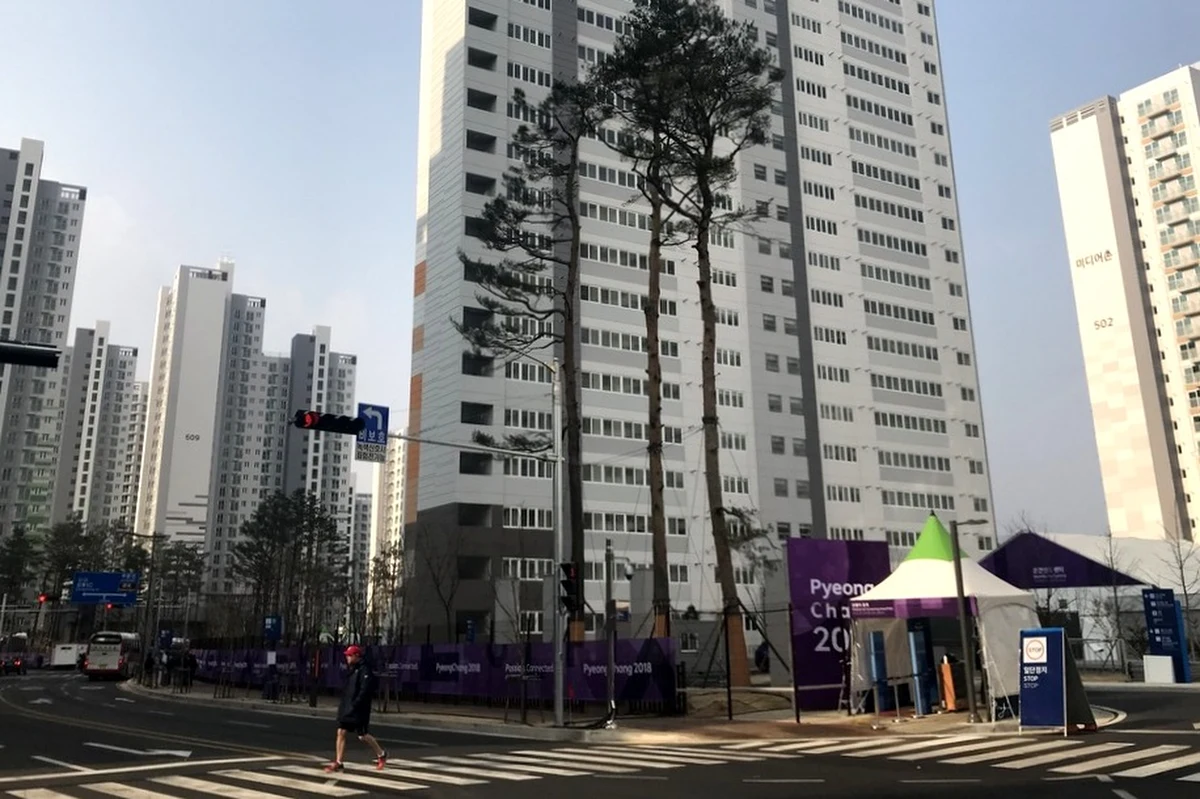 Gangneung to miasto, w którym w trakcie igrzysk rozgrywane są wszystkie lodowe konkurencje: hokej, curling, łyżwiarstwo szybkie czy figurowe. To także tu mieszka zdecydowana większość akredytowanych na igrzyska dziennikarzy.