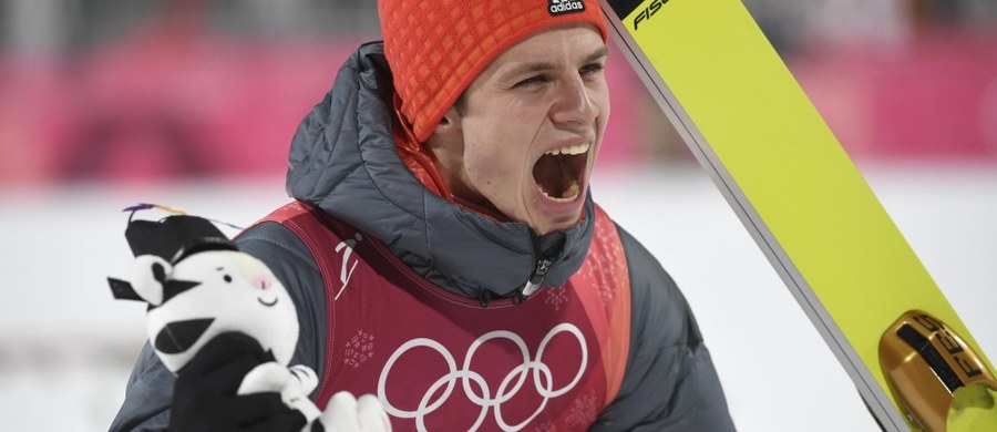 Ze łzami i niedowierzaniem w oczach przyjął Andreas Wellinger wiadomość, że został w Pjongczangu mistrzem olimpijskim w skokach narciarskich na normalnym obiekcie. "Teraz potrzebuję piwa" - powiedział na konferencji prasowej z uśmiechem na twarzy.