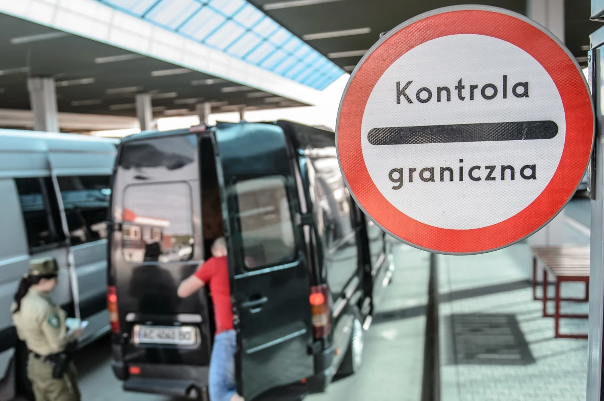 Około 25 kilometrów miała w sobotę wieczorem kolejka ciężarówek oczekujących na odprawę przed przejściem granicznym z Ukrainą w Dorohusku. Powodem opóźnień w odprawach są prace budowlane prowadzone po stronie ukraińskiej.