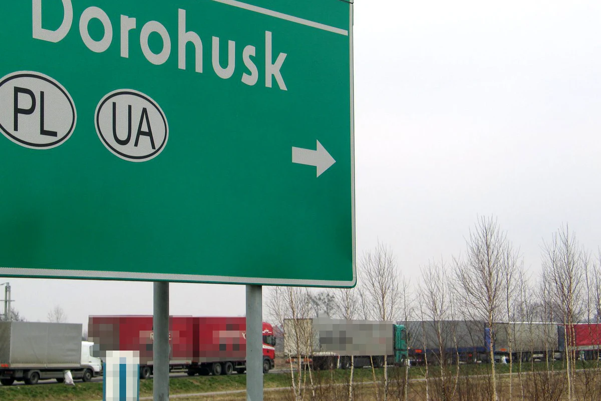 ​Nawet 40 godzin muszą czekać w kolejce do odprawy kierowcy ciężarówek przed przejściem granicznym z Ukrainą w Dorohusku na Lubelszczyźnie. Utrudnienia są związane z rozbudową przejścia po ukraińskiej stronie.