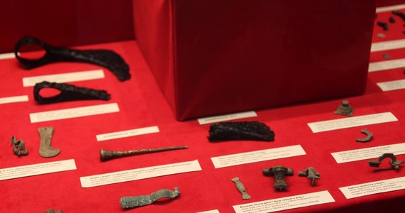 Muzeum Warmii i Mazur w Olsztynie pokazało dzisiaj eksponaty, które udało się pozyskać w zeszłym roku. To ponad pół tysiąca przedmiotów od prehistorii po sztukę współczesną. 