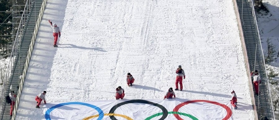 ​Komitet organizacyjny zimowych igrzysk w Pjongczangu (POCOG) poinformował, że potwierdzonych zostało jak na razie 177 przypadków zachorowań wywołanych przez norowirusy podczas tej imprezy. Zaznaczono jednak, że nie został przez nie zaatakowany żaden ze sportowców.