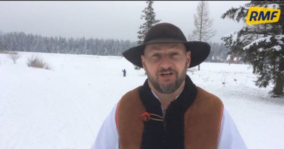 „Śniegu nakurzyło” – mówi Dariusz Galica, góral z Kościeliska i zapowiada, że do marca zima w Tatrach nie odpuści. „Przyjeżdżajcie” – zachęca.  