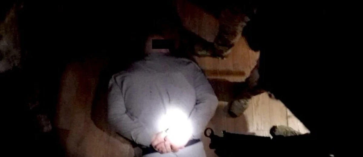 Policjanci z CBŚP rozbili na Dolnym Śląsku zorganizowaną grupę przestępczą zajmującą się handlem ludźmi i sutenerstwem. Zatrzymano osiem osób, w tym trzy kobiety. Szefowie grupy – zdaniem policji – mogli zarobić na przestępczym procederze milion złotych.