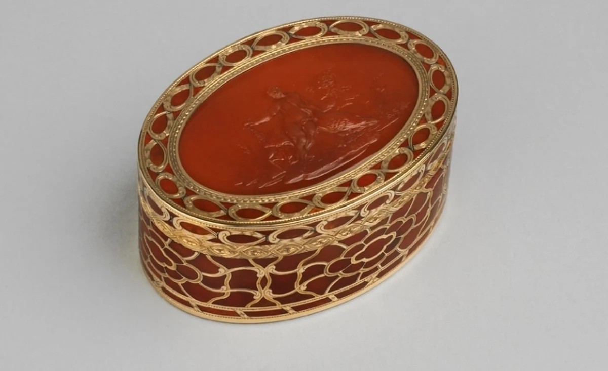 Dopiero teraz odkryto nieznane do tej pory miniatury słynnego filozofa François de Voltaire i jego kochanki Émilie du Châtelet. Portrety były ukryte w XVIII-wiecznej tabakierce, która od ponad stu lat należy do znanej londyńskiej galerii sztuki.