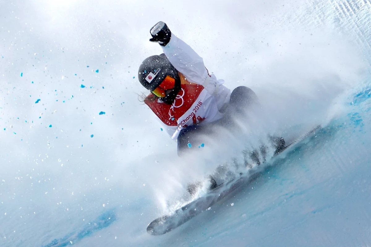 ​Nocne opady śniegu w Pjongczangu mocno utrudniły funkcjonowanie olimpijskiej sieci transportowej. Jak się okazało, część autobusów nie posiadało nawet... opon zimowych.