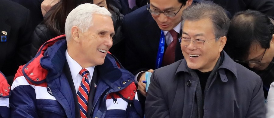 Wiceprezydent USA Mike Pence oświadczył w opublikowanym w poniedziałek wywiadzie dla "Washington Post", że w czasie spotkań z prezydentem Korei Płd. Mun Dze Inem ustalił, iż po rozmowach na linii Seul-Pjongjang możliwe są negocjacje między Koreą Płn. a USA.