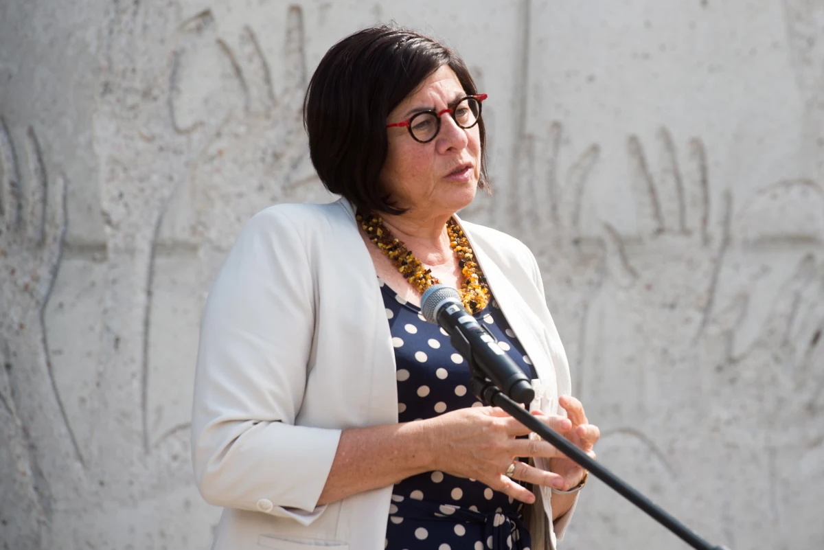 ​Członkowie komisji spraw zagranicznych Knesetu przygotowują inicjatywę, w ramach której chcą zażądać odwołania na konsultacje ambasador Izraela w Warszawie Anny Azari w proteście przeciwko nowelizacji ustawy o IPN - podały w poniedziałek izraelskie media.