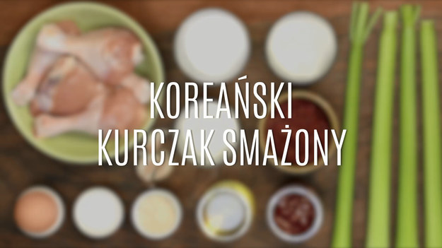 Masz ochotę na koreańskiego kurczaka smażonego jak z restauracji? W takim razie musisz wypróbować nasz przepis. Nie jest to co prawda danie dietetyczne, ale od czasu do czasu można sobie pozwolić na coś naprawdę wspaniałego. Koreański kurczak smażony ma chrupiącą skórkę, a w środku jest soczysty i aromatyczny! Dzięki odpowiedniej marynacie będzie miał wyrazisty smak. Twoja rodzina zakocha się w tym koreańskim kurczaku smażonym na oleju.