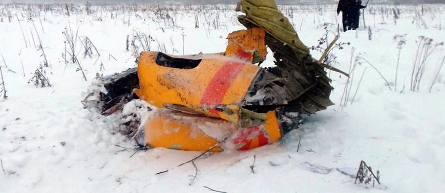 Komitet Śledczy Rosji, badający przyczyny niedzielnej katastrofy An-148, który rozbił się kilka minut po starcie z Moskwy, przekazał w poniedziałek, że do wybuchu doszło po tym, jak samolot zderzył się z ziemią. W katastrofie zginęło 71 osób.