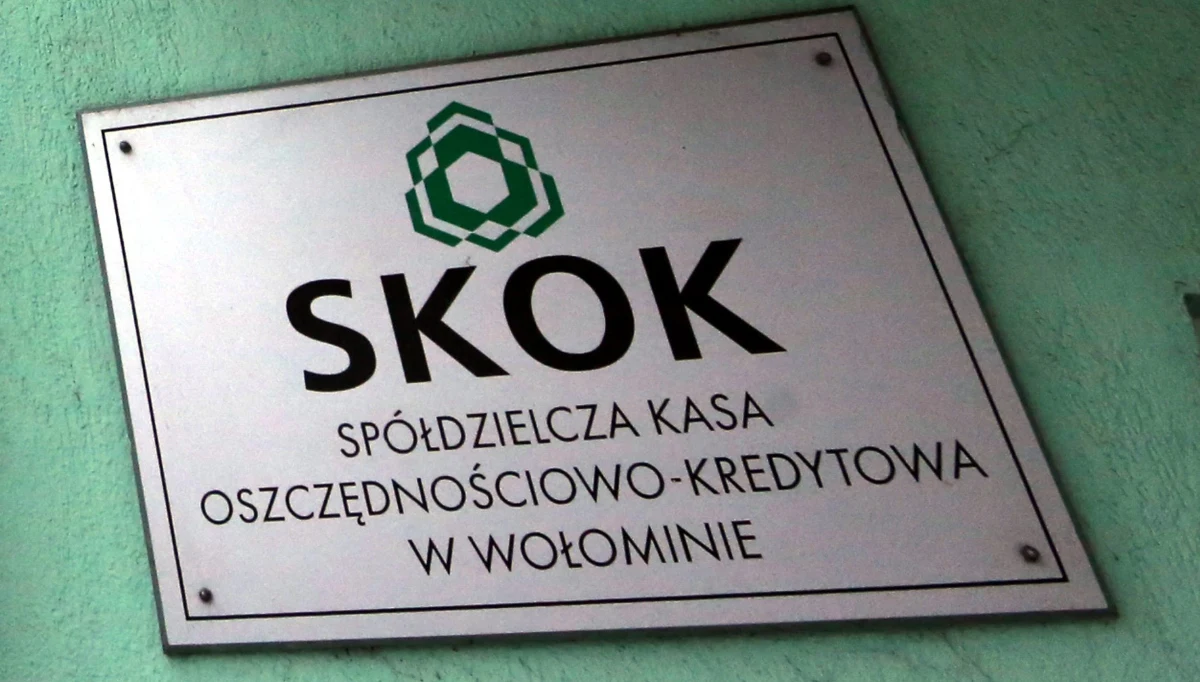 ​Prokuratura Okręgowa Warszawa-Praga skierowała do sądu akt oskarżenia przeciwko byłemu posłowi Władysławowi S., Dominikowi De V. oraz Tomaszowi S. w sprawie wyłudzeń ze SKOK Wołomin. Mężczyznom grozi nawet 15 lat więzienia.