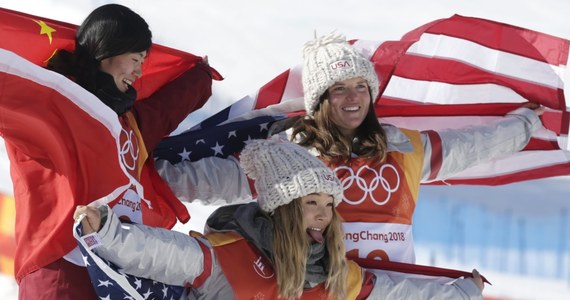 ​17-letnia Amerykanka Chloe Kim zdobyła złoty medal snowboardowej konkurencji halfpipe w zimowych igrzyskach w Pjongczangu. Po srebro sięgnęła Chinka Jiayu Liu, a po brąz rodaczka zwyciężczyni Arielle Gold. Polki nie startowały.