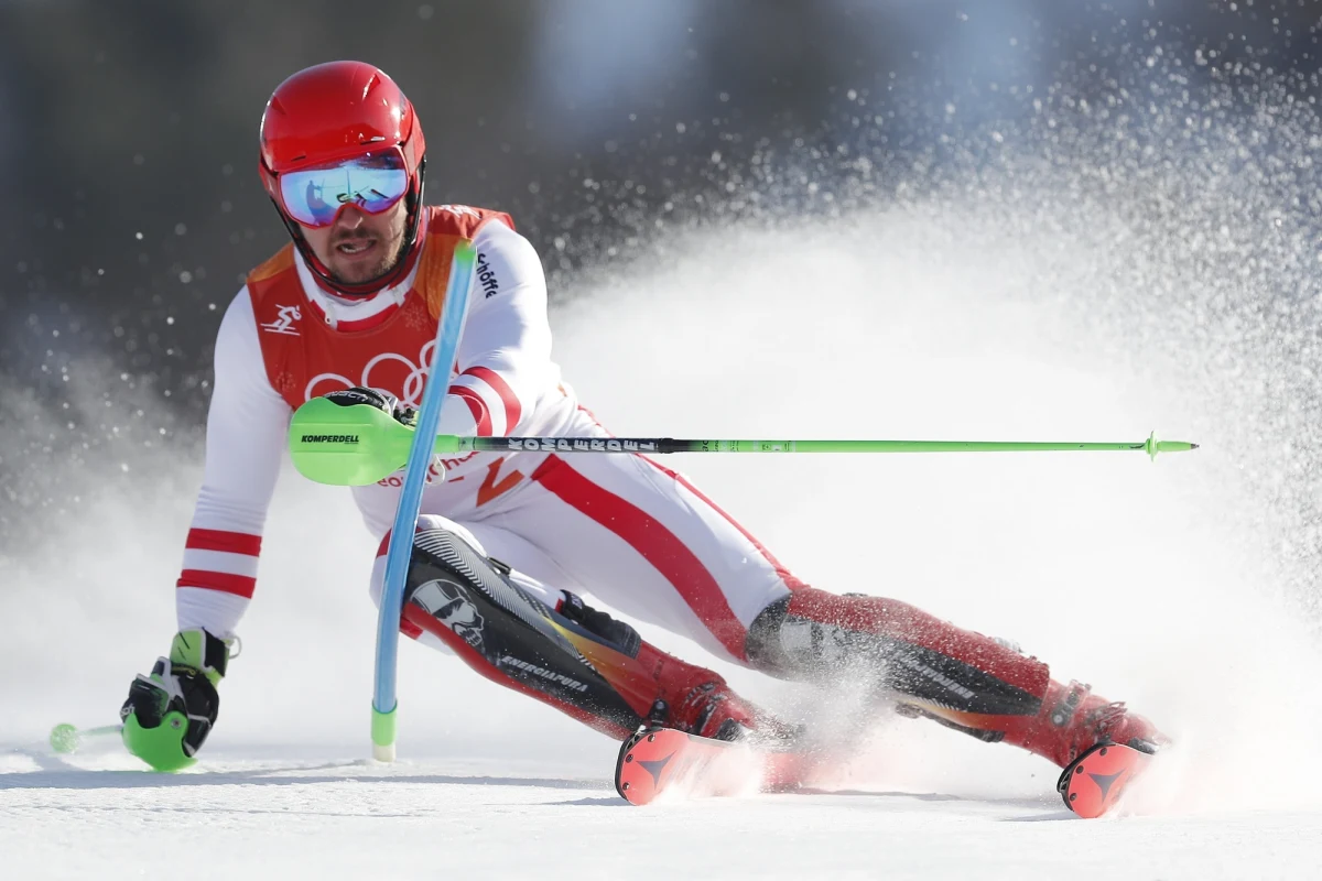 ​Austriak Marcel Hirscher wygrał kombinację alpejską w igrzyskach w Pjongczangu. Kolejne miejsca zajęli Francuzi - Alexis Pinturault i Victor Muffat-Jeandet. Zajmujący 46. miejsce po zjeździe Michał Kłusak nie ukończył slalomu.