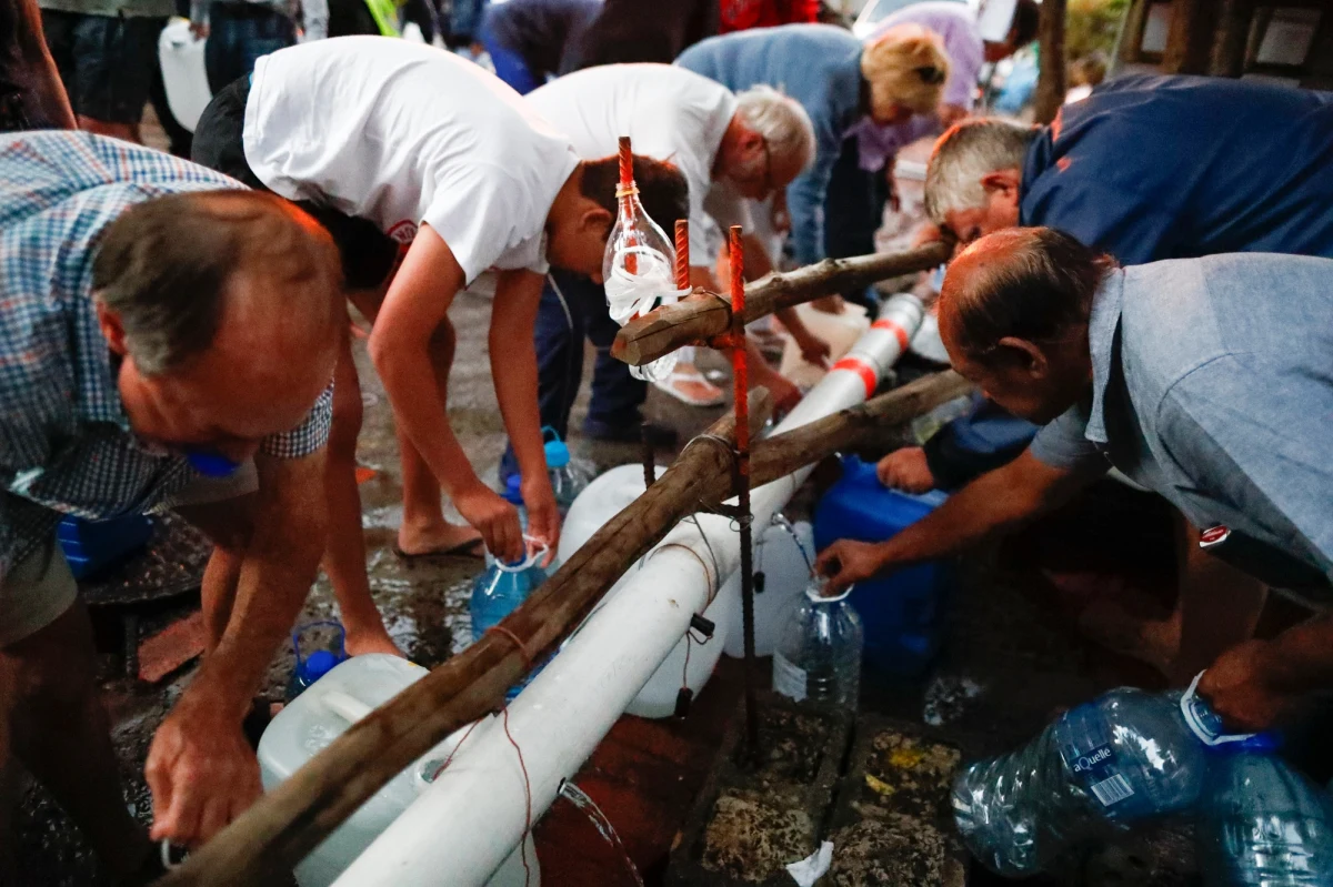 Rząd Południowej Afryki ogłosił stan klęski żywiołowej w związku z suszą panującą w niektórych częściach kraju, a zwłaszcza z sytuacją w Kapsztadzie. Miastu grozi całkowity brak wody w kranach. Dzień ten oczekiwany jest obecnie 11 czerwca.