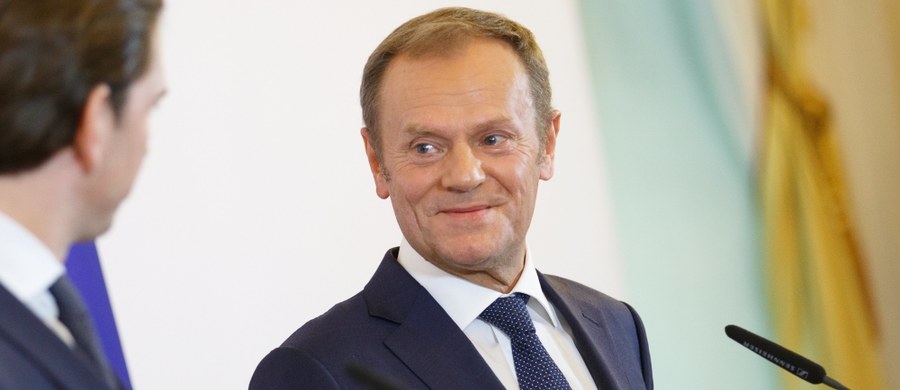​Kwestia zarządzania napływem migrantów do Europy to wyzwanie na wiele lat i dlatego należy pozbyć się "destrukcyjnych emocji" - oświadczył przewodniczący Rady Europejskiej Donald Tusk po spotkaniu w Wiedniu z kanclerzem Austrii Sebastianem Kurzem.