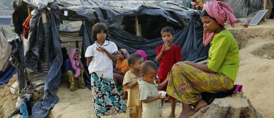 ​Ambasador USA przy ONZ Nikki Haley powiedziała, że rząd Birmy uniemożliwia przedstawicielom ONZ podróżowanie do stanu Rakhine, by nikt nie kwestionował jego "niedorzecznego wypierania się" czystek etnicznych na Rohindżach w tym kraju.