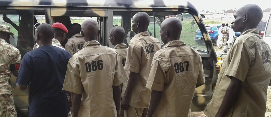 Dżihadysta z nigeryjskiego ugrupowania Boko Haram został skazany we wtorek na 15 lat więzienia za udział w uprowadzeniu w kwietniu 2014 roku ponad 200 uczennic z liceum w Chibok na północnym wschodzie kraju. Jest to pierwszy wyrok skazujący w tej sprawie.