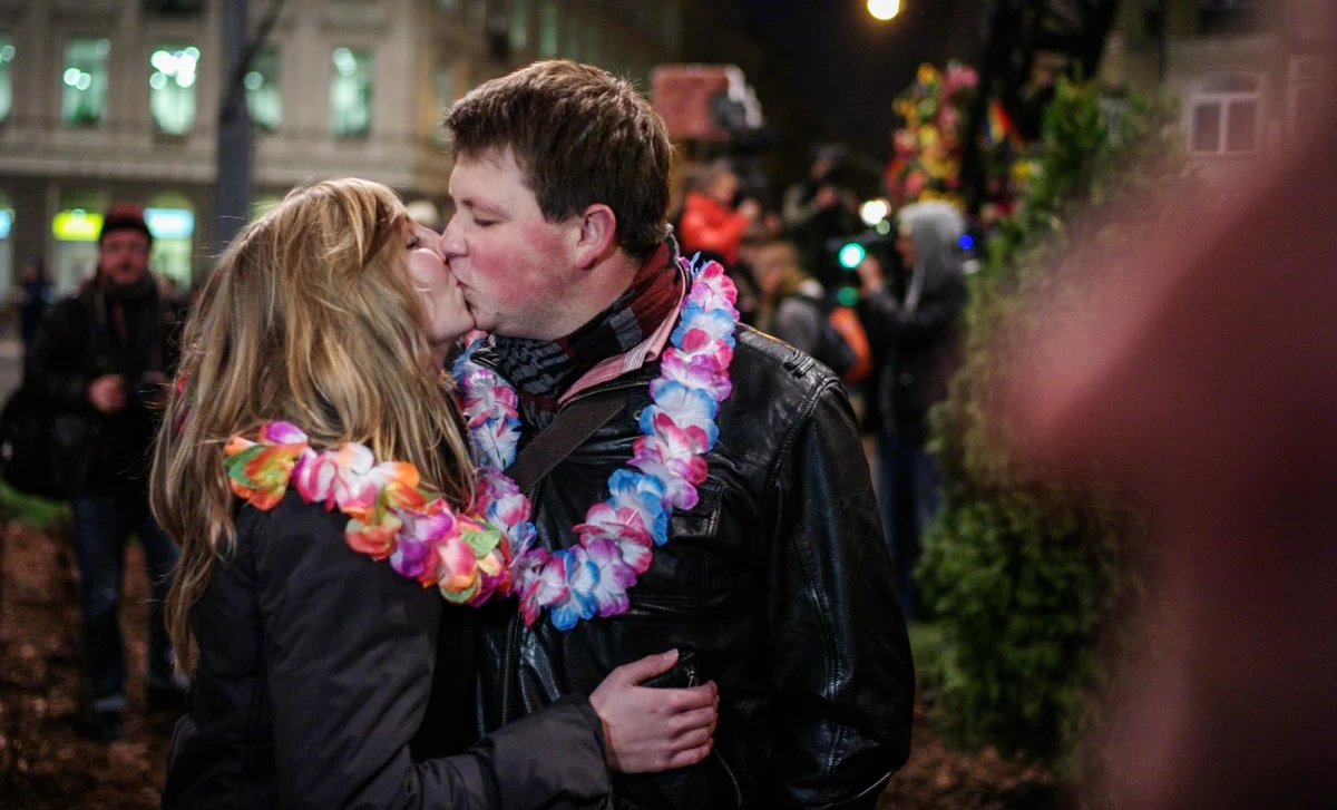 Walentynki to dobry pretekst do poważnej rozmowy o miłości. Dlaczego jedni nie mają problemów z zawieraniem nowych znajomości, które mogą skutkować relacją na lata, a inni są samotni? Jakich panów szukają panie, a jakich pań szukają panowie? I po czym poznać, czy "z tej mąki będzie chleb"? Oto co o procesie szukania miłości opowiadają w rozmowie z dziennikarką RMF FM: Małgorzata Sokołowska i Katarzyna Pawlik od trzech lat prowadzące krakowską "Fabrykę Par". 