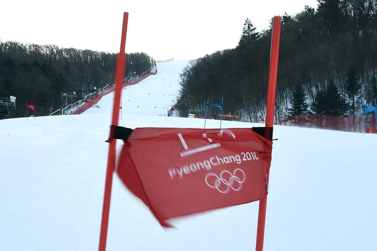 Wiatr nie odpuszcza. Na igrzyskach olimpijskich w Korei to lodowate zjawisko budzi grozę i lęk u sportowców, dziennikarzy i kibiców. No dobra, odrobinę wyolbrzymiam, ale wytrzymać tu naprawdę nie jest łatwo.