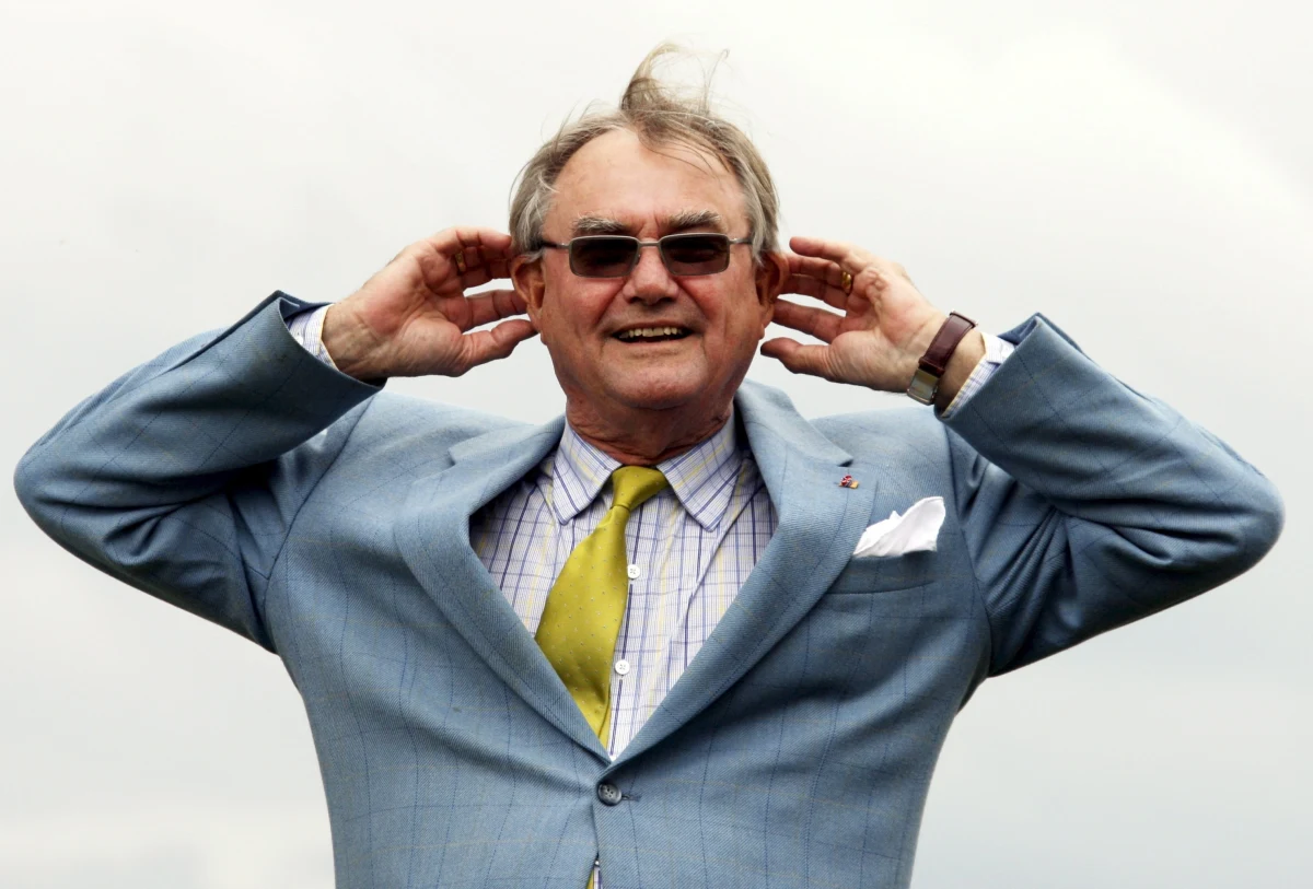 Był człowiekiem, który całe swoje życie chciał zostać królem. Zmarł świadomy tego, że jego marzenie się nie spełniło. Książę Henrik przez kilkadziesiąt lat stał w cieniu swojej żony, królowej Danii Małgorzaty, i nigdy nie pogodził się ze swoją drugoplanową rolą. Duńczycy żegnają zmarłego w wieku 83 lat królewskiego małżonka z mieszanymi uczuciami. 