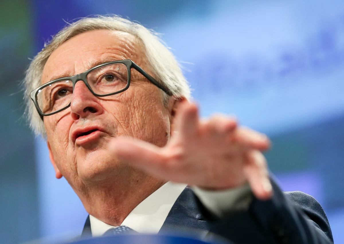 Jest duża szansa na kompromis między Komisją Europejską a Polską w kwestii praworządności. "Sądzę, że są spore szanse, żeby stanowisko Polski ewoluowało w kierunku Komisji, a stanowisko Komisji nieśmiało w stronę Polski" – powiedział szef KE Jean-Claude Juncker w odpowiedzi na pytanie dziennikarki RMF FM Katarzyny Szymańskiej-Borginon o oceną rozpoczętego przez rząd Mateusza Morawieckiego dialogu z KE. Juncker powiedział, że prowadzony jest "stały dialog" i przypomniał swoją jak się wyraził - długą rozmowę z premierem Morawieckim i rozmowy wiceszefa KE Fransa Timmermansa z szefem polskiej dyplomacji Jackiem Czaputowiczem. 