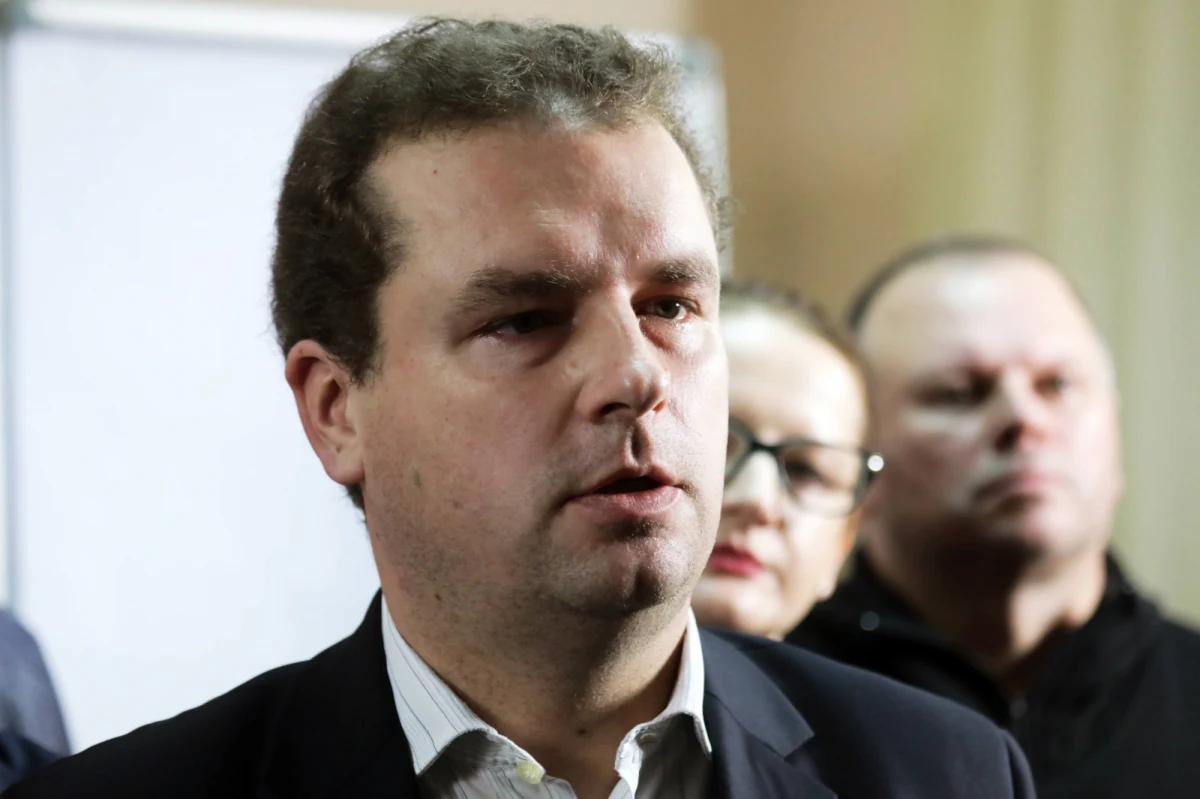 Poseł Jacek Wilk został odwieszony w prawach członkach klubu Kukiz'15 i zostaje w klubie - powiedział szef klubu Kukiz'15 Paweł Kukiz po prezydium ws. posła. Dodał, że jeżeli wobec Wilka zostanie wszczęte postępowanie, prezydium klubu ponowie zbierze się w tej sprawie.