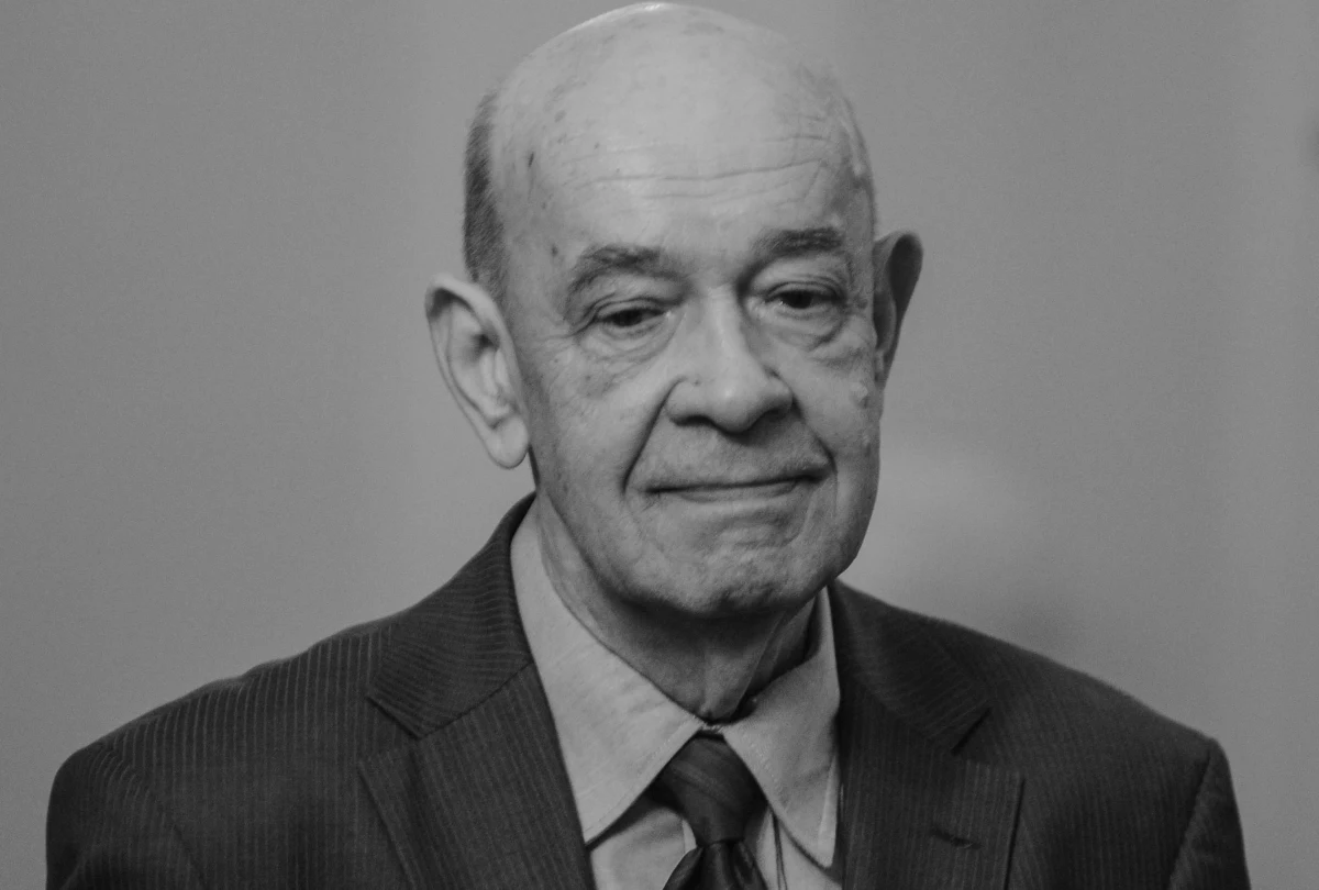 W środę w wieku 78 lat zmarł Antoni Krauze jeden z najwybitniejszych polskich reżyserów i scenarzystów. O śmierci autora takich obrazów jak "Czarny czwartek. Janek Wiśniewski padł" i "Smoleńsk" - poinformowały w środę wieczór media: tygodnik "Do Rzeczy" i TVP Info.