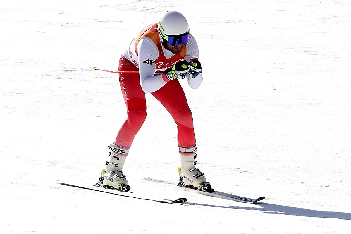 ​Michał Kłusak zajął 42. miejsce w zjeździe w narciarstwie alpejskim w igrzyskach w Pjongczangu. Wygrał Norweg Aksel Lund Svindal, do którego Polak stracił 5,17. Srebrny medal zdobył Norweg Kjetil Jansrud, a brązowy Szwajcar Beat Feuz. Zawody ukończyło 53 alpejczyków z 55, których wystartowali. 