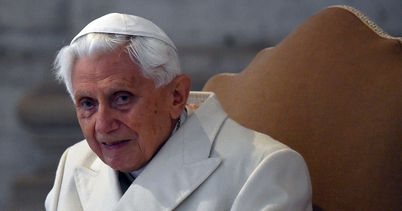 Watykan opublikował zdjęcia zmarłego papieża Benedykta XVI, jednocześnie informując, że przez trzy dni (od poniedziałku, 2 stycznia) ciało będzie wystawione na widok publiczny w bazylice św. Piotra. To tradycja, która zrodziła się w średniowieczu i jest kontynuowana do dziś - jaki jest jej cel?