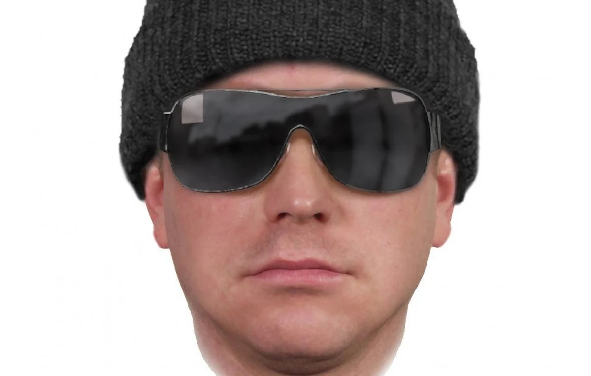 Policjanci z Będzina w województwie śląskim szukają oszusta, który podając się za policjanta, wyłudził od starszego mężczyzny 24 tys. zł. Do zdarzenia doszło pod koniec stycznia. Policja opublikowała teraz portret pamięciowy sprawcy. 