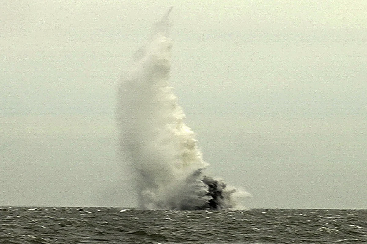 ​Znaleziona w pobliżu londyńskiego lotniska City bomba lotnicza została zdetonowana na morzu. Prace związane z usunięciem niewybuchu doprowadziły do czasowego zamknięcia portu lotniczego. 16 tys. pasażerów zmuszonych było szukać alternatywnych połączeń.