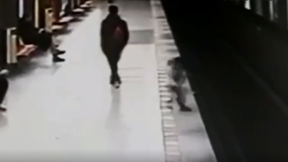 Dwulatek spadł na tory metra. Dramatyczne nagranie 