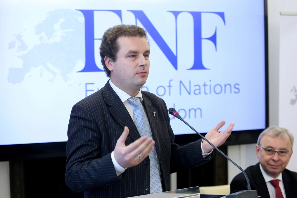 ​Polityk partii Wolność Jacek Wilk odszedł z klubu parlamentarnego Kukiz'15. Poseł, który poinformował o tym na swoim profilu w mediach społecznościowych, podkreślił, że to sprawa honoru. Po odejściu Wilka klub Kukiz'15 liczy 29 posłów.