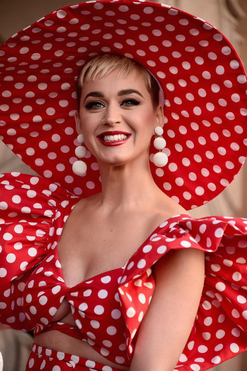 Katy Perry złapała bukiet panny młodej podczas wesela, w którym wzięła udział w walentynki.