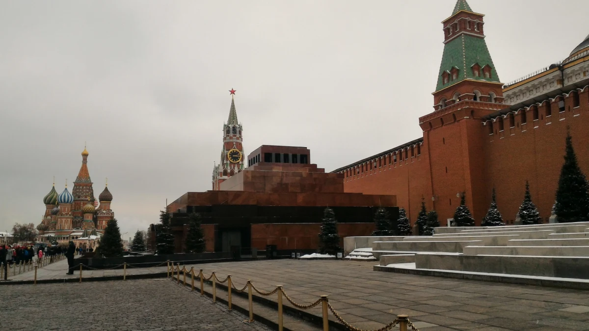 W ostatnich dniach do kilkunastu ambasad w Moskwie trafiły listy z podejrzanym proszkiem - podały rosyjskie agencje. Na kopertach znajdowało się nazwisko deputowanego Dumy Państwowej, niższej izby parlamentu Rosji, Siergieja Żeleźniaka.