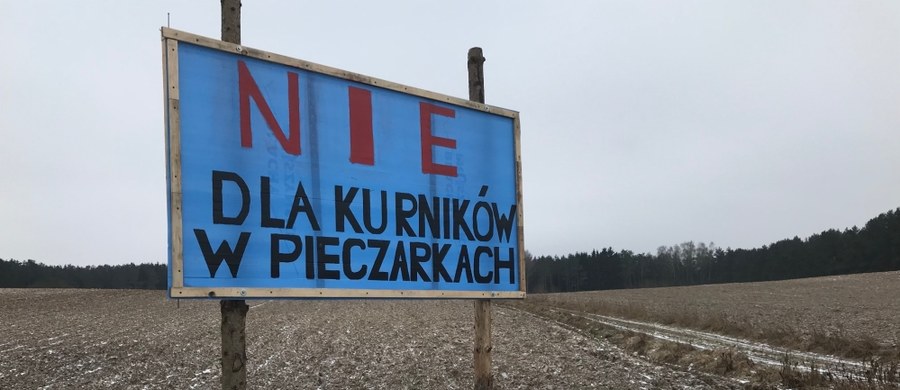 Mieszkańcy mazurskich Pieczarek w gminie Pozezdrze protestują przeciwko budowie wielkoprzemysłowej fermy drobiu. Ich zdaniem inwestycja, która ma powstać niespełna dwa kilometry od jeziora Dargin, odstraszy turystów.