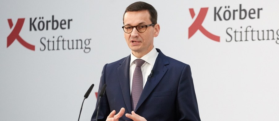 Misja naprawy stosunków z Unią Europejską nie jest jeszcze zakończona, ale jesteśmy na dobrej drodze - powiedział w piątek w Berlinie premier Mateusz Morawiecki. Apelował też o nowy Nowy Ład, który przygotuje Europę na wyzwania przyszłości m.in. w dziedzinie gospodarki i bezpieczeństwa.