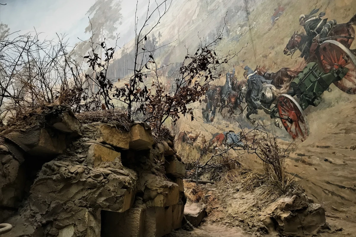 ​Panorama Racławicka we Wrocławiu to jedyne tego rodzaju malowidło w Polsce. Ma blisko 1800 metrów kwadratowych, 15 metrów wysokości i blisko 120 metrów w obwodzie. Za pomocą specjalnych efektów świetlnych, perspektywicznych czy optycznych, przenosi nas w inną rzeczywistość i wymiar czasowy. 