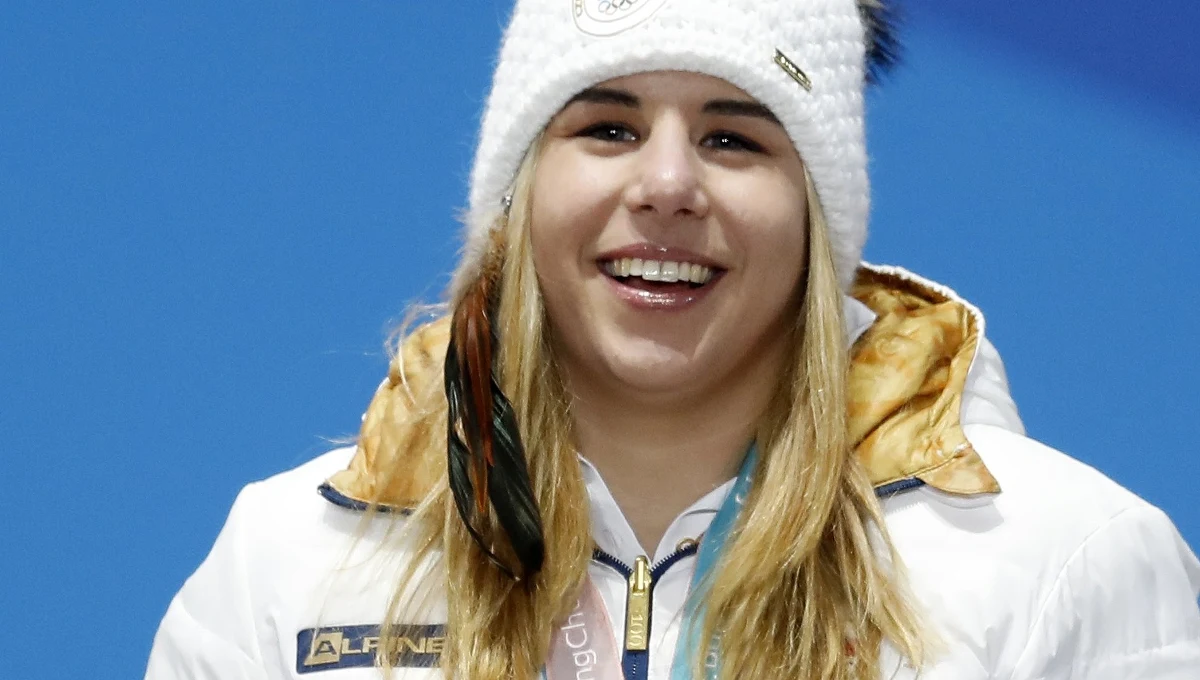 Ester Ledecka, która wczoraj niespodziewanie zdobyła w Pjongczangu złoty medal olimpijski w supergigancie, jechała na nartach używanych wcześniej przez Amerykankę Mikaelę Shiffrin. Tajemnicę już po zawodach ujawnił trener Czeszki Tomas Bank.