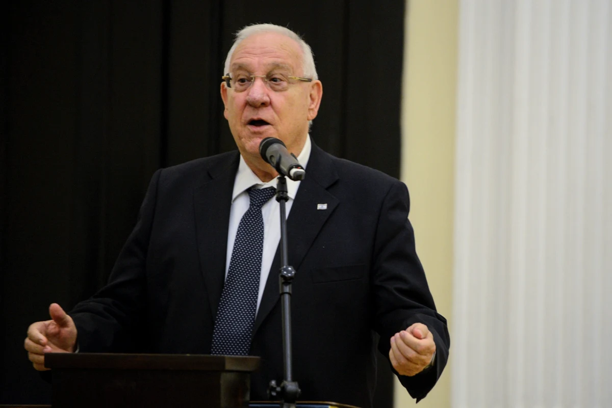 ​Prezydent Izraela Reuwen Riwlin skrytykował wypowiedź polskiego premiera Mateusza Morawieckiego w Monachium, nazywając ją "nowym dnem" i ocenił, że światowych przywódców należy edukować w kwestii Holokaustu.