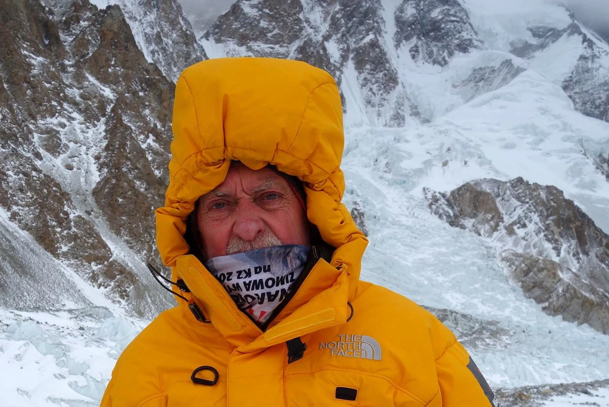 ​Krówkami wzniesiemy toast za skoczków, bo wina już nie ma - przekazał PAP kierownik narodowej wyprawy na niezdobyty zimą szczyt w Karakorum K2 (8611 m) Krzysztof Wielicki. Dodał, że transmisję z Pjongczangu oglądać będzie niewielu himalaistów, bo większość jest w górze.