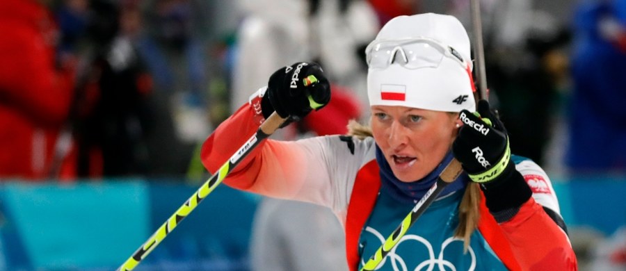 Polska misja olimpijska w Pjongczangu nie akceptuje słów użytych przez biathlonistkę Weronikę Nowakowską w głośnym nagraniu skierowanym do kibiców, ale nie zamierza jej dyscyplinować. "Interwencja mogłaby spowodować dalszą eskalację napięcia" - czytamy w wydanym przez misję oświadczeniu. Nowakowska w sobotę opublikowała na Instagramie nagranie, w którym do obrażających ją w internecie i sugerujących, że do Pjongczangu pojechała na wycieczkę, zwróciła się słowami: "W du...e byliście, gó...o widzieliście".