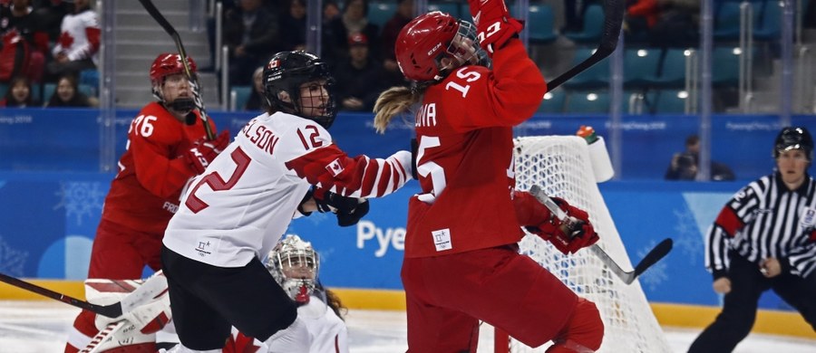 W finale olimpijskiego turnieju w hokeju na lodzie w Pjongczangu triumfatorki czterech ostatnich igrzysk Kanadyjki po raz piąty w historii spotkają się z Amerykankami. W meczu o brązowy medal Olimpijki z Rosji zagrają z Finkami.
