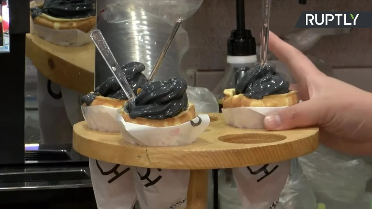 Kuchnia Dalekiego Wschodu potrafi zaskakiwać Europejczyków. W koreańskiej prowincji Jumunjin przysmakiem są kałamarnicowe lody oraz ciasteczka. Ze względu na zawartość atramentu kalmara w lodach, mają one czarną barwę i słodko-kwaśny smak. Zimowe igrzyska olimpijskie w Pjongczangu są okazją do spopularyzowania nietypowych słodyczy wśród turystów.