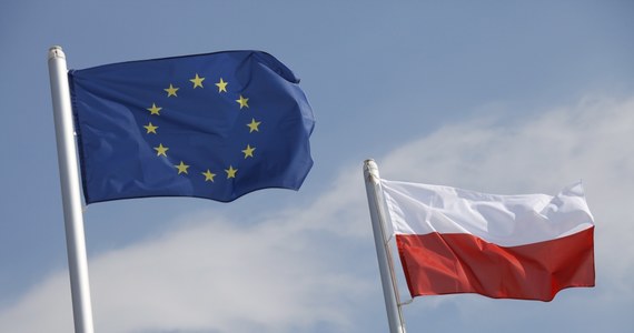 Komisja Europejska ma wątpliwości co do sensowności budowania ogrodzenia wzdłuż granicy Polski z Białorusią i Ukrainą jako sposobu walki z afrykańskim pomorem świń (ASF) – ustaliła brukselska korespondentka RMF FM Katarzyna Szymańska-Borginon. Minister rolnictwa Krzysztof Jurgiel poinformował w Brukseli, że projekt ustawy ws. płotu na wschodniej granicy Polski jest na ukończeniu, a koszt całego przedsięwzięcia wyniesie ok. 150 mln złotych. 