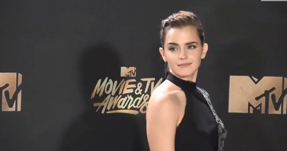 Emma Watson wspiera ofiary molestowania seksualnego w Wielkiej Brytanii. Aktorka przekazała milion funtów dwóm funduszom, zajmującym się skrzywdzonymi kobietami. 